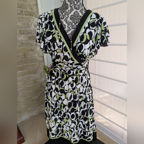 Pretty, Multi Print,Flutter Sleeve Dress - Picture 12 of 13